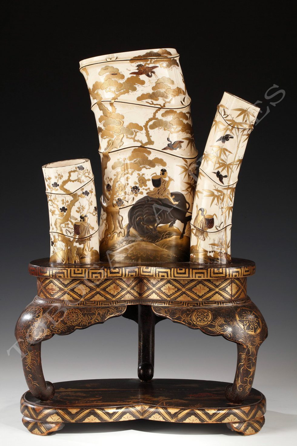 Japon <br/> Trois vases Shibayama