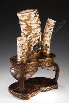 Ensemble de vases Shibayama en ivoire - Tobogan Antiques - Antiquaire Paris