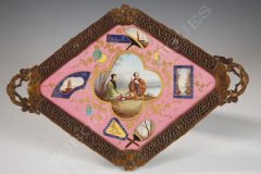 Charmant plateau en porcelaine