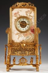 Charmante pendule japonisante en céramique peinte et bronze doré