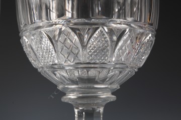 Paire de vases couverts en cristal Baccarat objets Tobogan Antiques Paris antiquités XIXe siècle