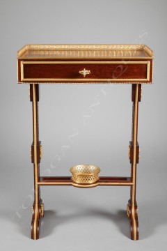 Table-écritoire de style Louis XVI acajou Tobogan Antiques Paris antiquités XIXe siècle